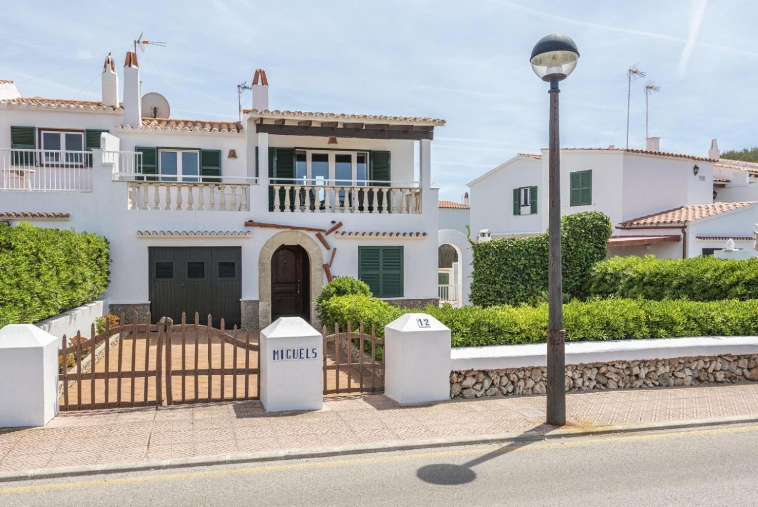 Villa Miguels Arenal d'en Castell Bagian luar foto
